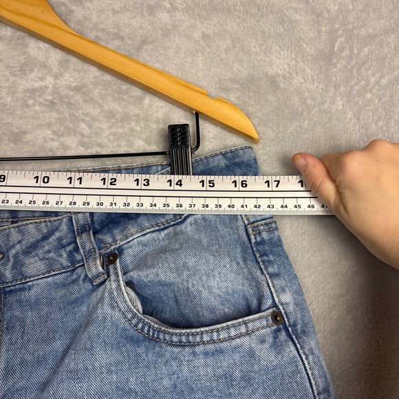 Aeropostale Womens Low Rise Slouchy Straight Jeans Light Wash Raw Hem 12 32W - Picture 4 of 7